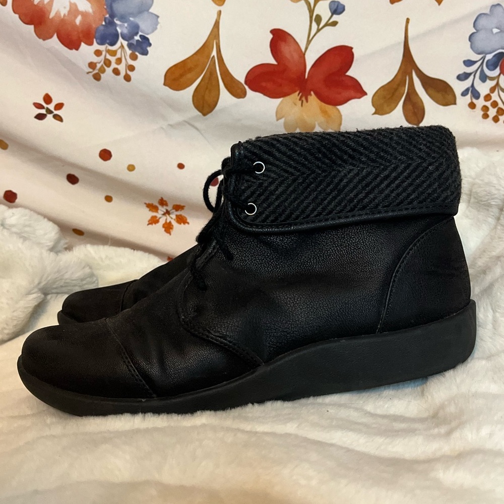 Clark’s Cloudsteppers Women 9.5M Black Shimmer Foldover Casual City Fall Booties